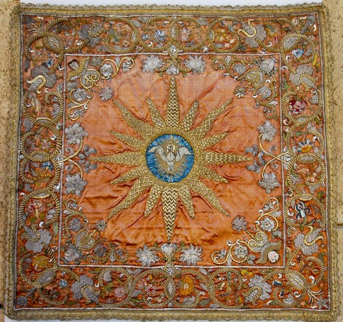 Full and complete view of a conserved fabric
